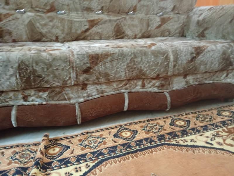 7  seater sofa set complete  9/10 condition 3
