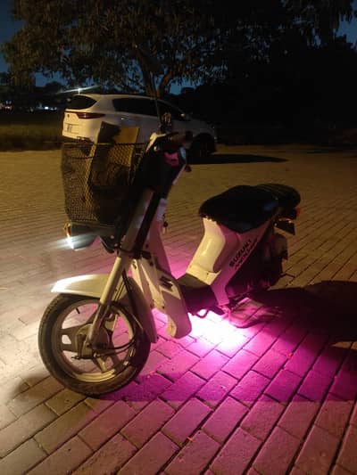 Japanese Scooty SUZUKI MOLLET