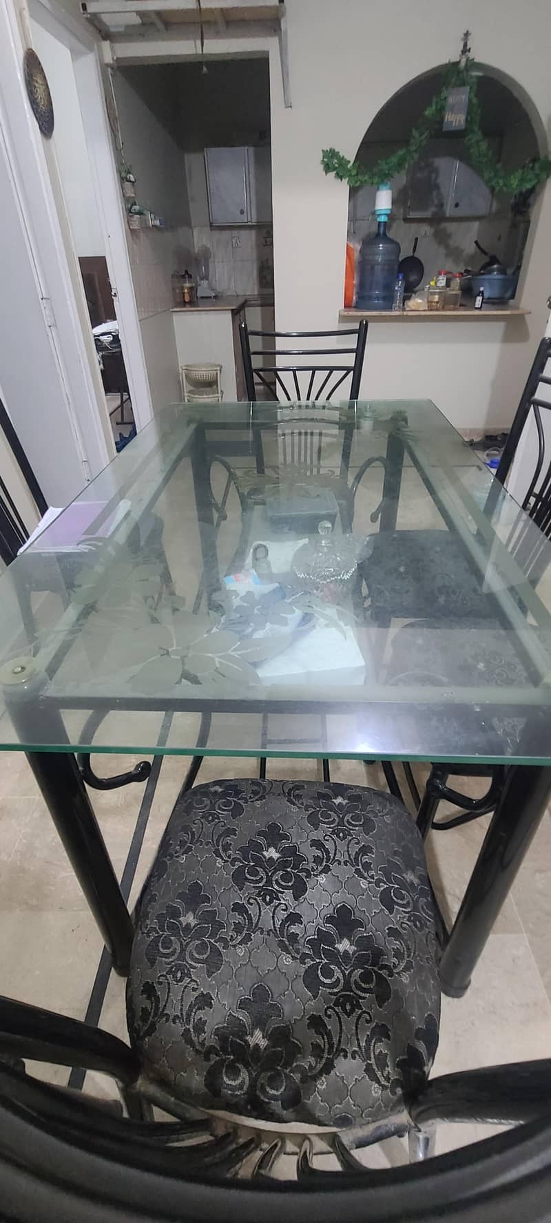 Dinning table with chairs 0