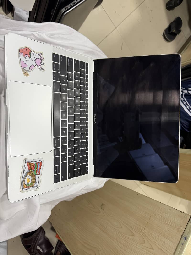 Macbook pro 2017 model 6