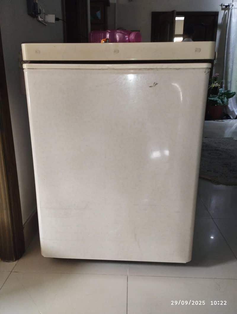 Dawlance deep freezer 1