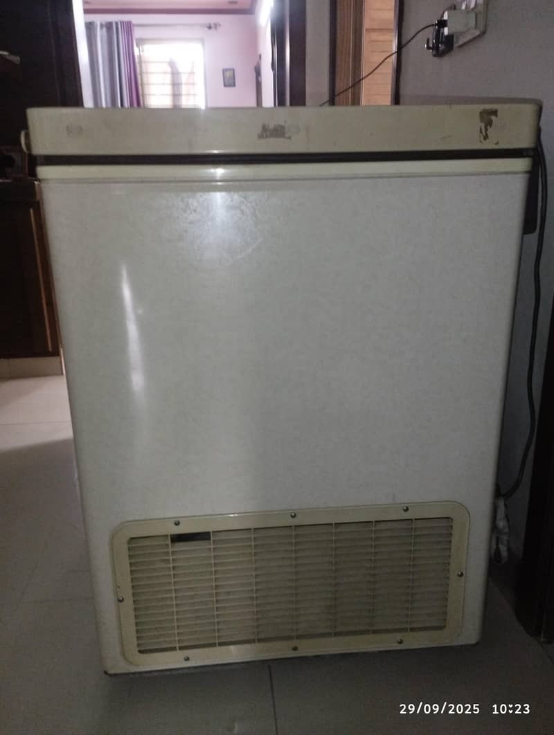Dawlance deep freezer 2
