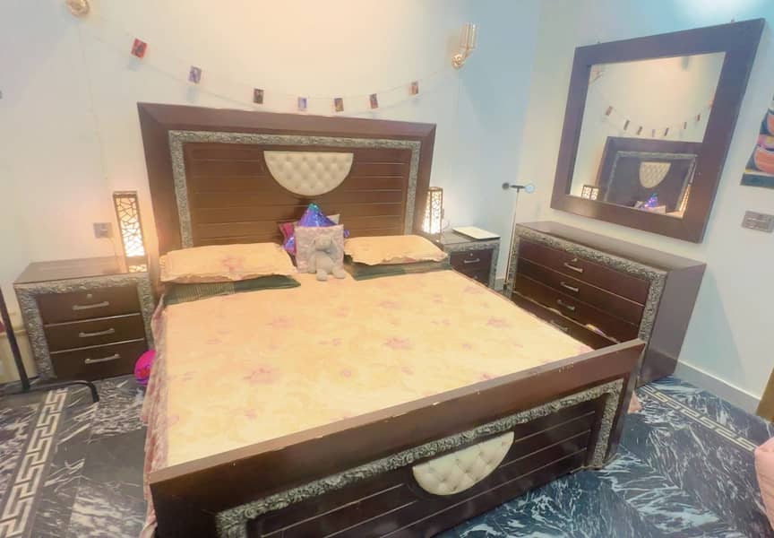 Bed with 2 side tables 3