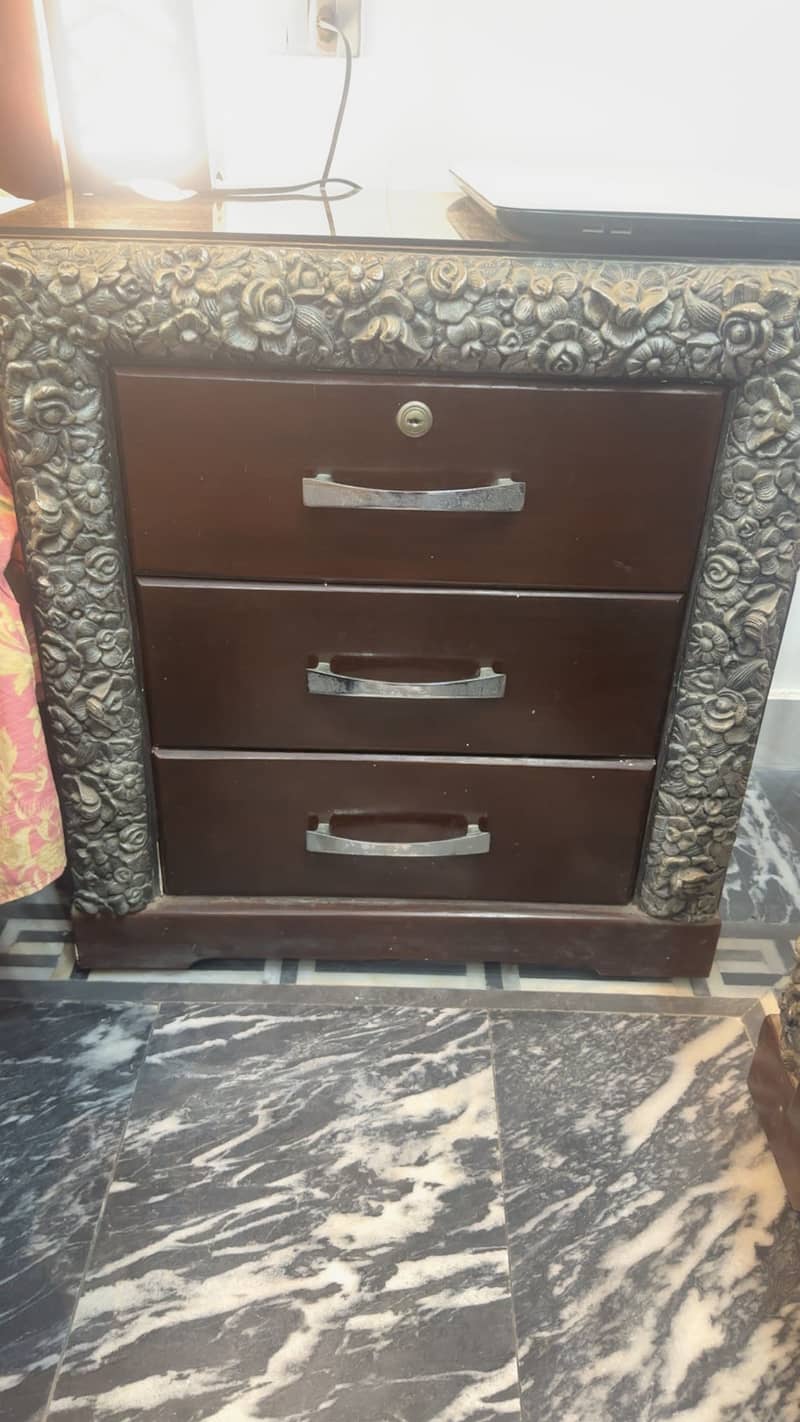 Bed with 2 side tables 5