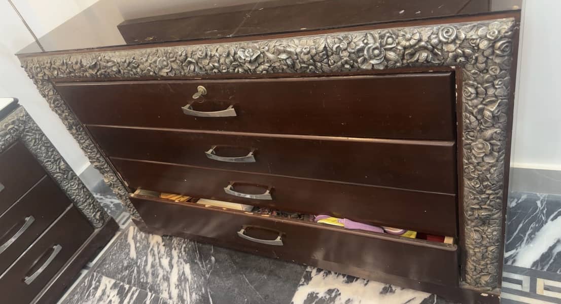 Bed with 2 side tables 6