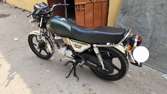 honda cg 150 new condition just buy and drive karachi register hai