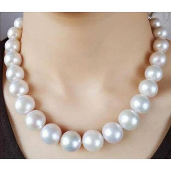 Large Pearl Clavicle Pendant Necklace for Women - Latest Collection