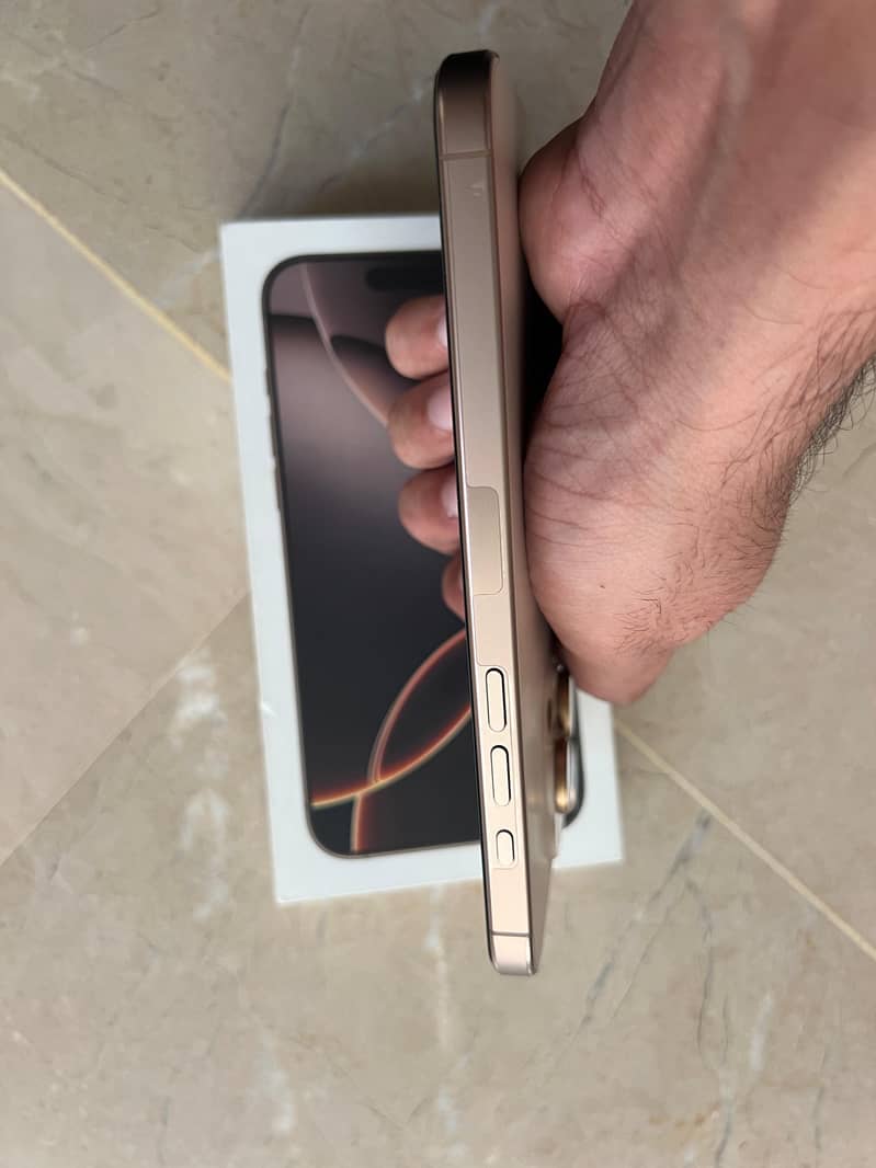 Iphone 16 pro max 4
