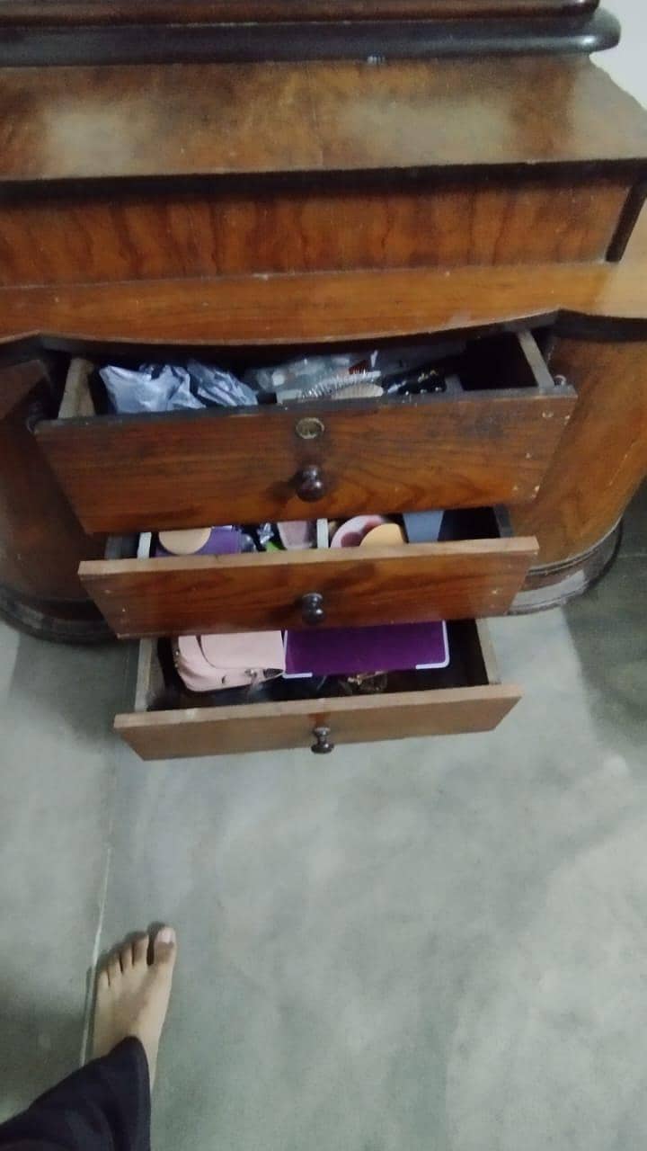 dressing table 0