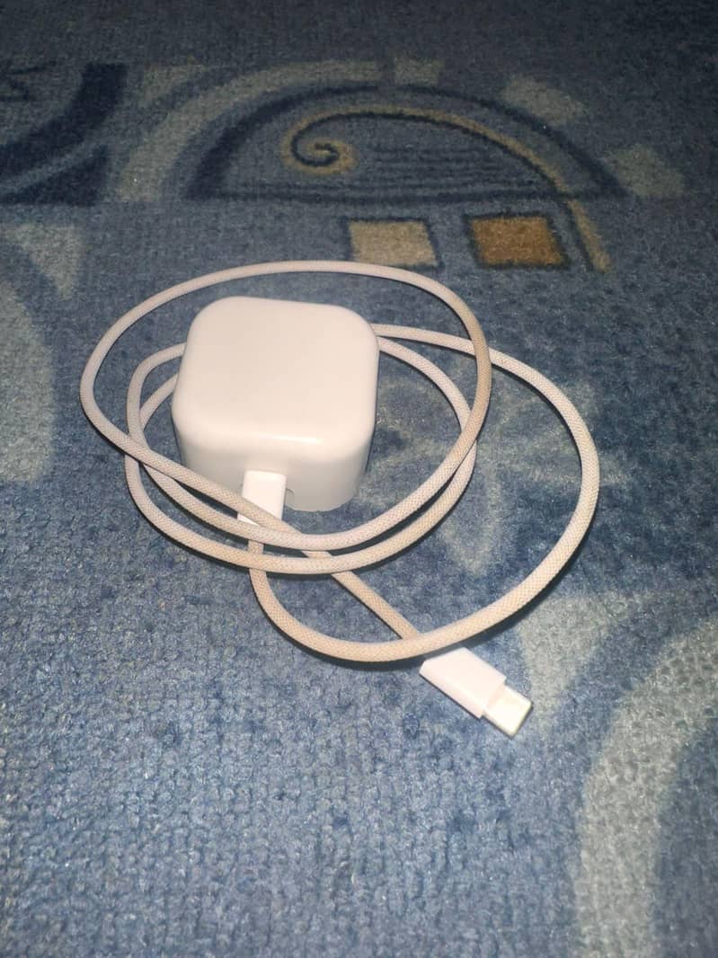 Iphone 16 original adaptor and cable 2