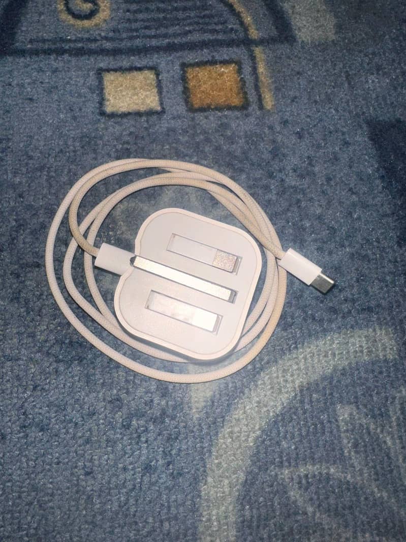Iphone 16 original adaptor and cable 3