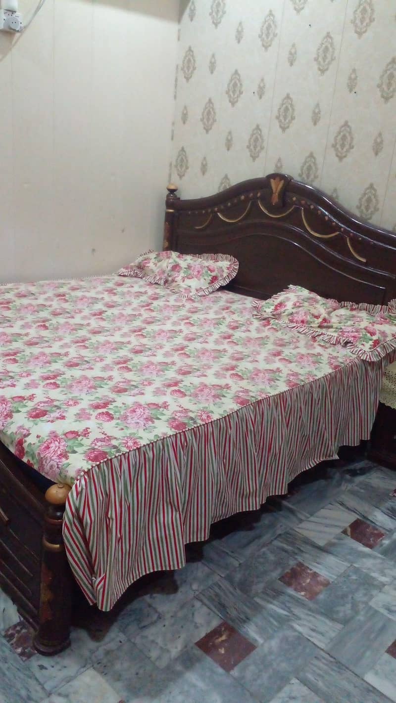 king size wood bed 0