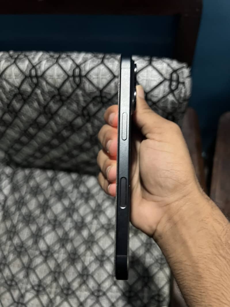 iPhone 16 2