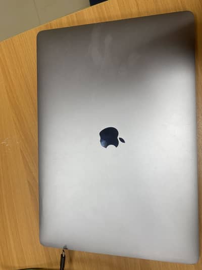 Macbook Pro 2017 - 15 Inch - 4GB Redion GC