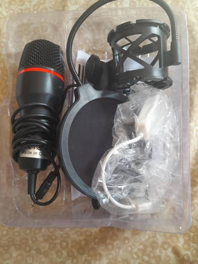 Black Gaming Microphone Stand - 3.5mm Jack, USB Powered,