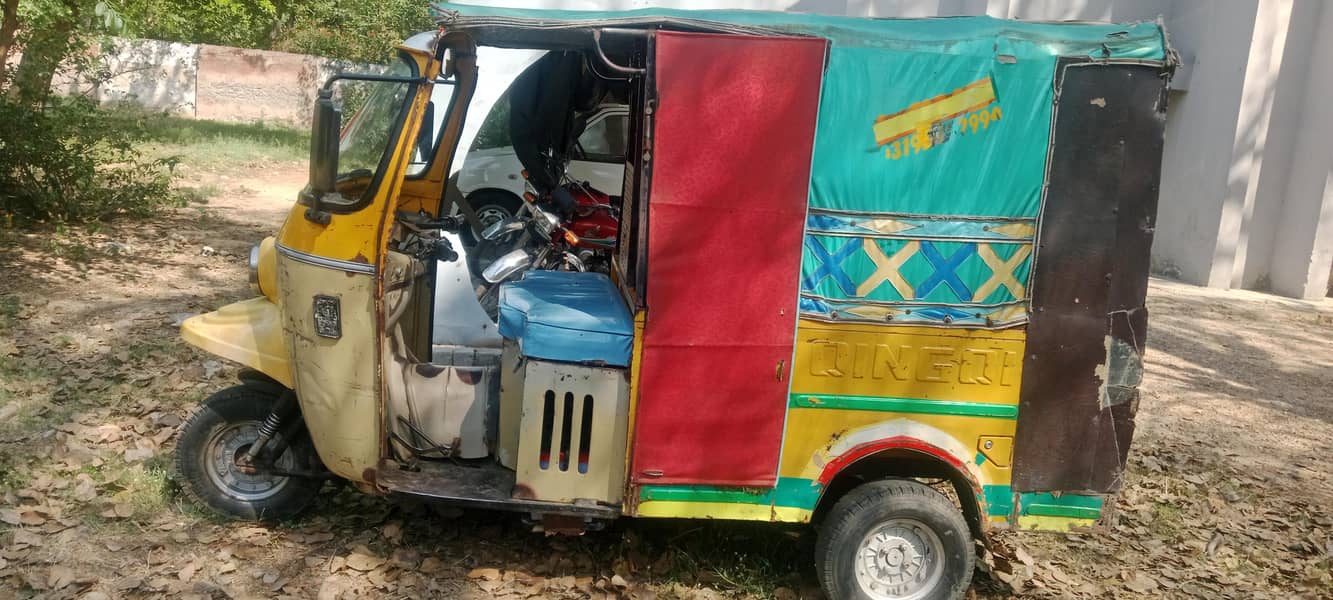 تیز رفتار رکشہ ہے لوڈر رکشہ ہے سامان بھی لے کر بندہ جا سکتا ہے جس 3