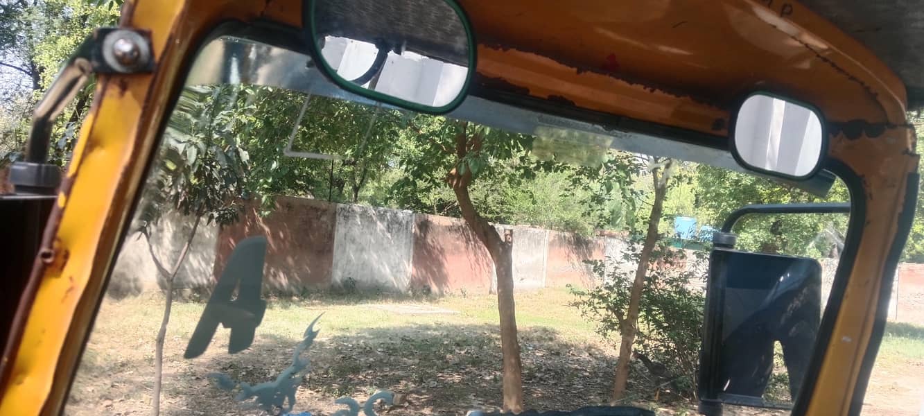 تیز رفتار رکشہ ہے لوڈر رکشہ ہے سامان بھی لے کر بندہ جا سکتا ہے جس 5