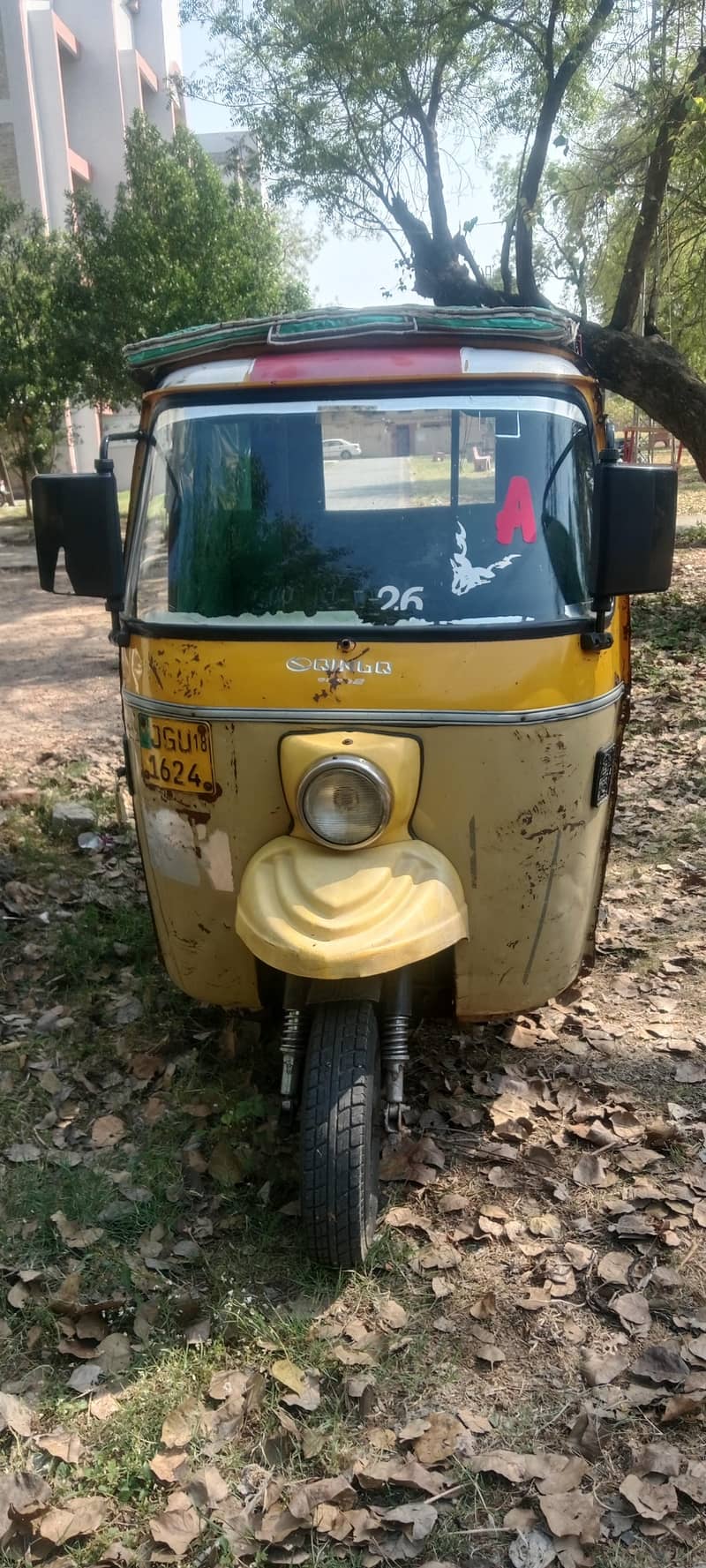 تیز رفتار رکشہ ہے لوڈر رکشہ ہے سامان بھی لے کر بندہ جا سکتا ہے جس 8