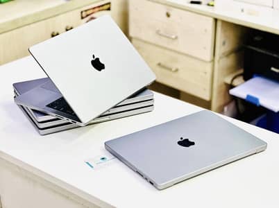 MACBOOK PRO (2021 M1 Pro) 32/512/10 Core Cpu 14 Core GPU . .