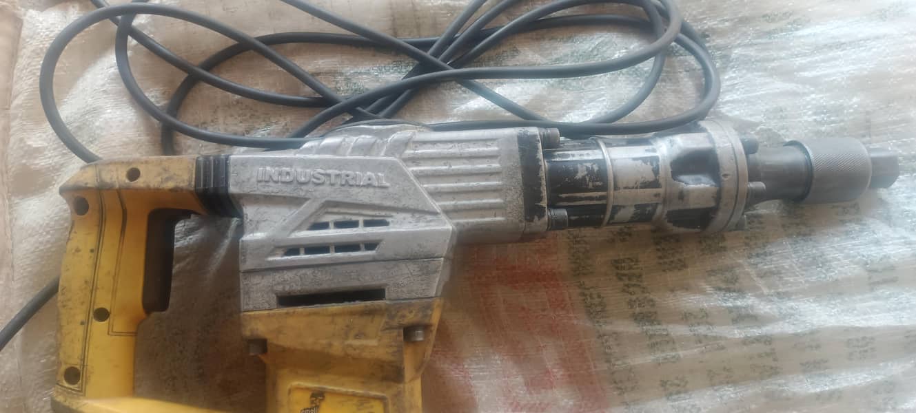 ingco 1300wat hilty 0