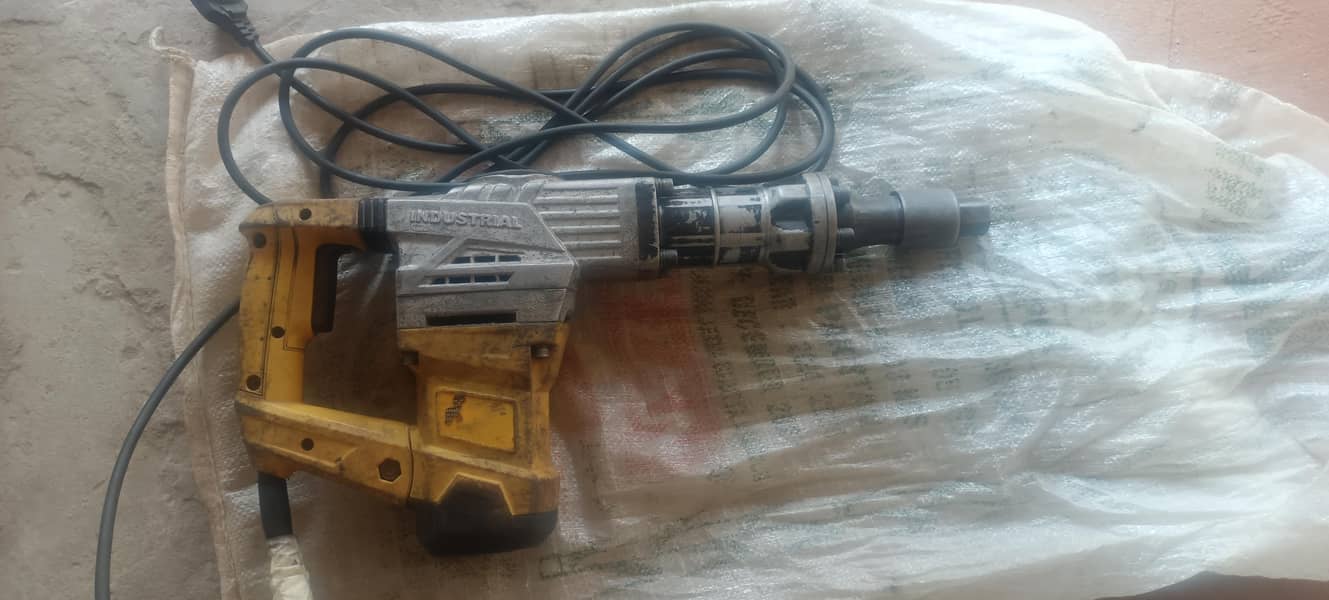 ingco 1300wat hilty 1