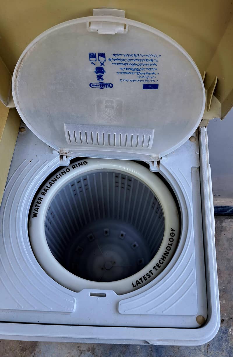 Washing machine with dryer 0