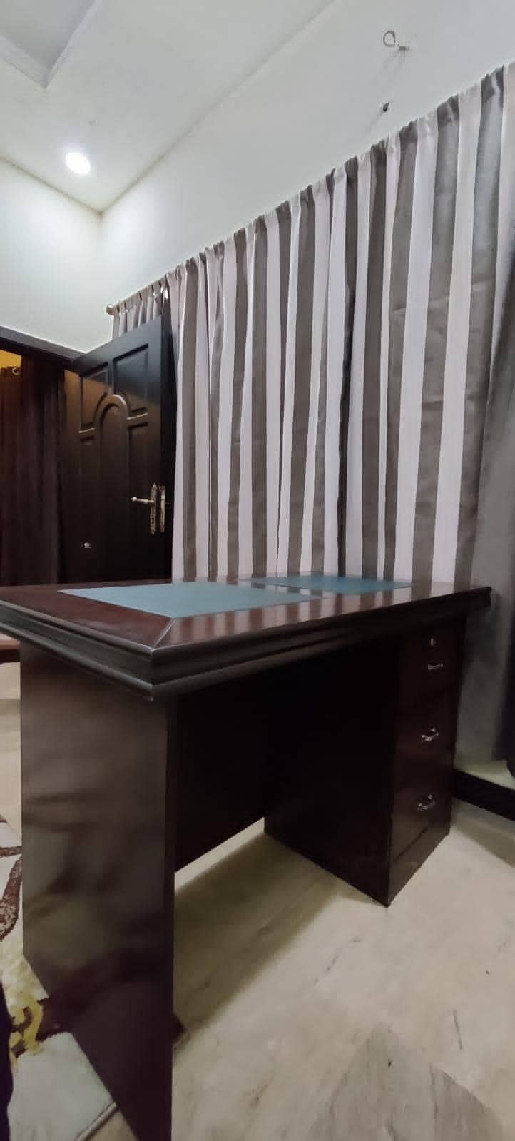 Solid & Elegant Office Table 4