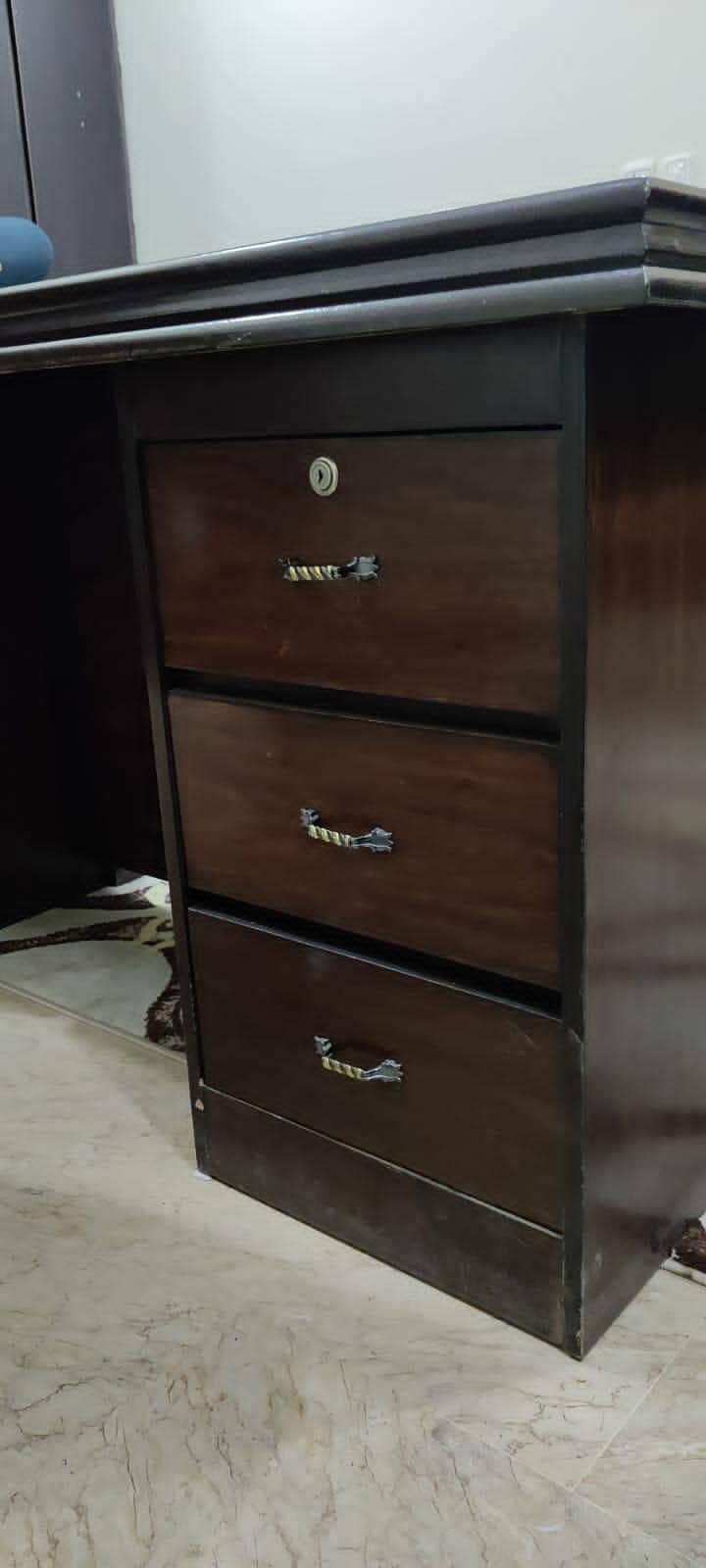 Executive Solid Elegant Office Table 3