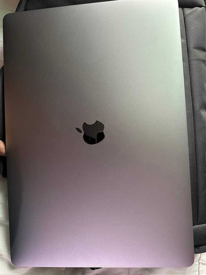 Apple MacBook Pro 15-inch (2017) 6