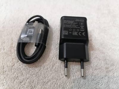 Samsung S10 box pulled charger with cable