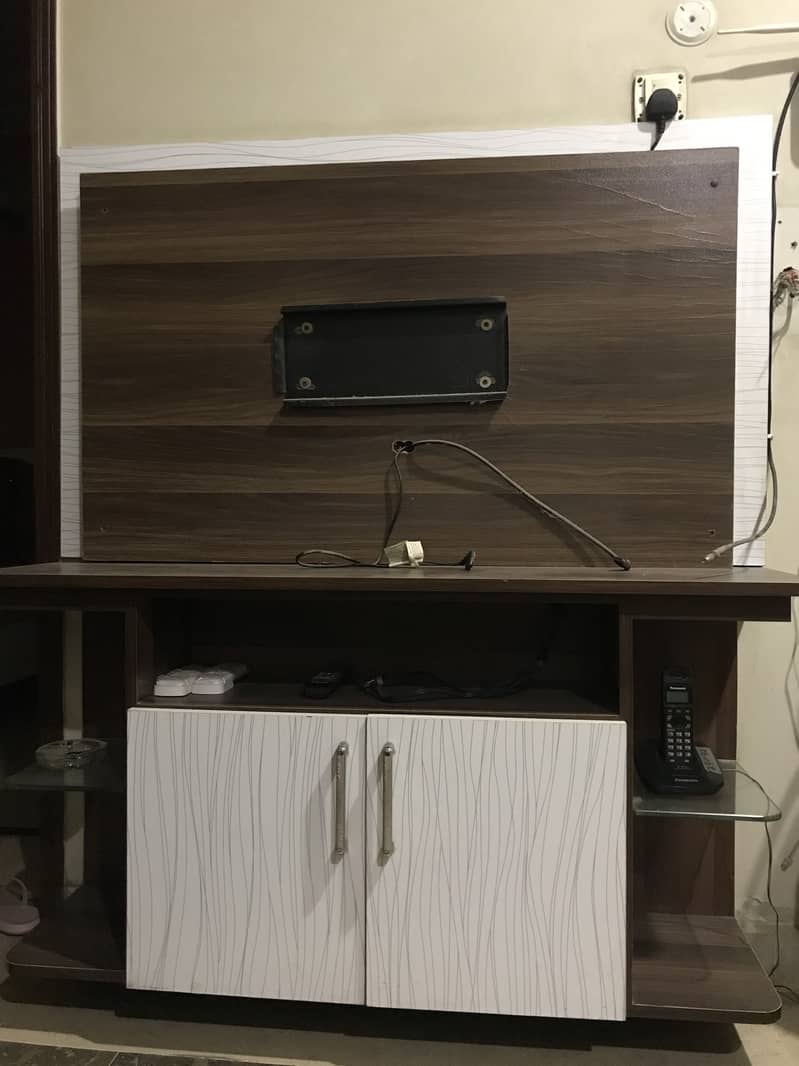 Tv console. 0