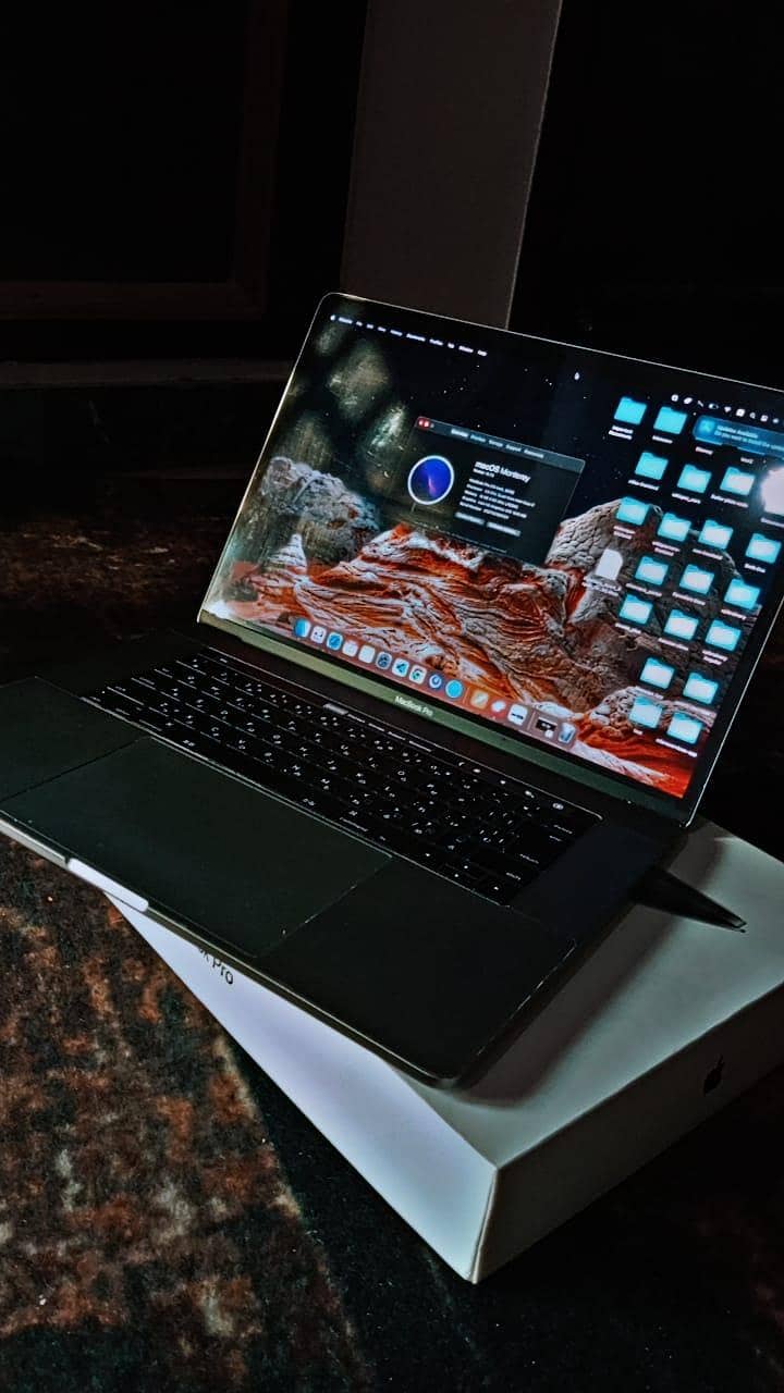 Mac book Pro 2016 (15 inch) 9