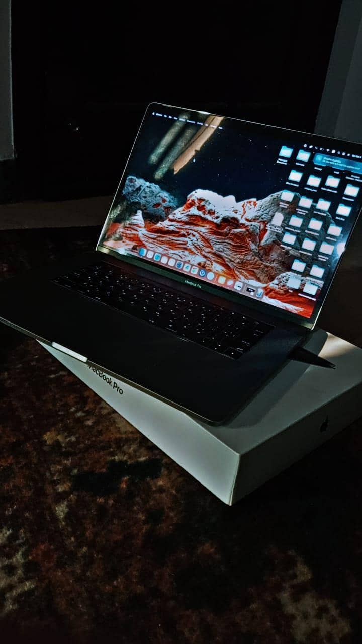 Mac book Pro 2016 (15 inch) 10