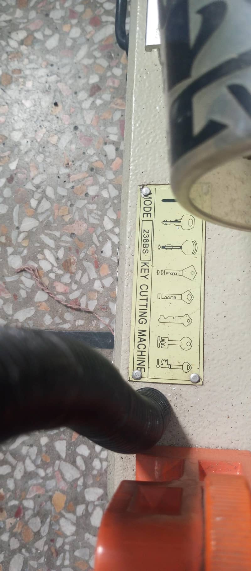 2 machine Key cutting machine 3
