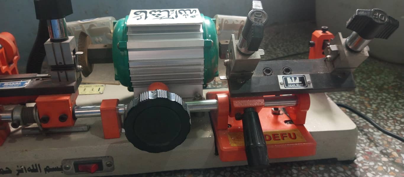 2 machine Key cutting machine 4
