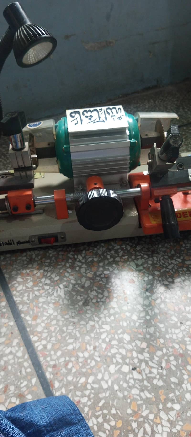 2 machine Key cutting machine 5
