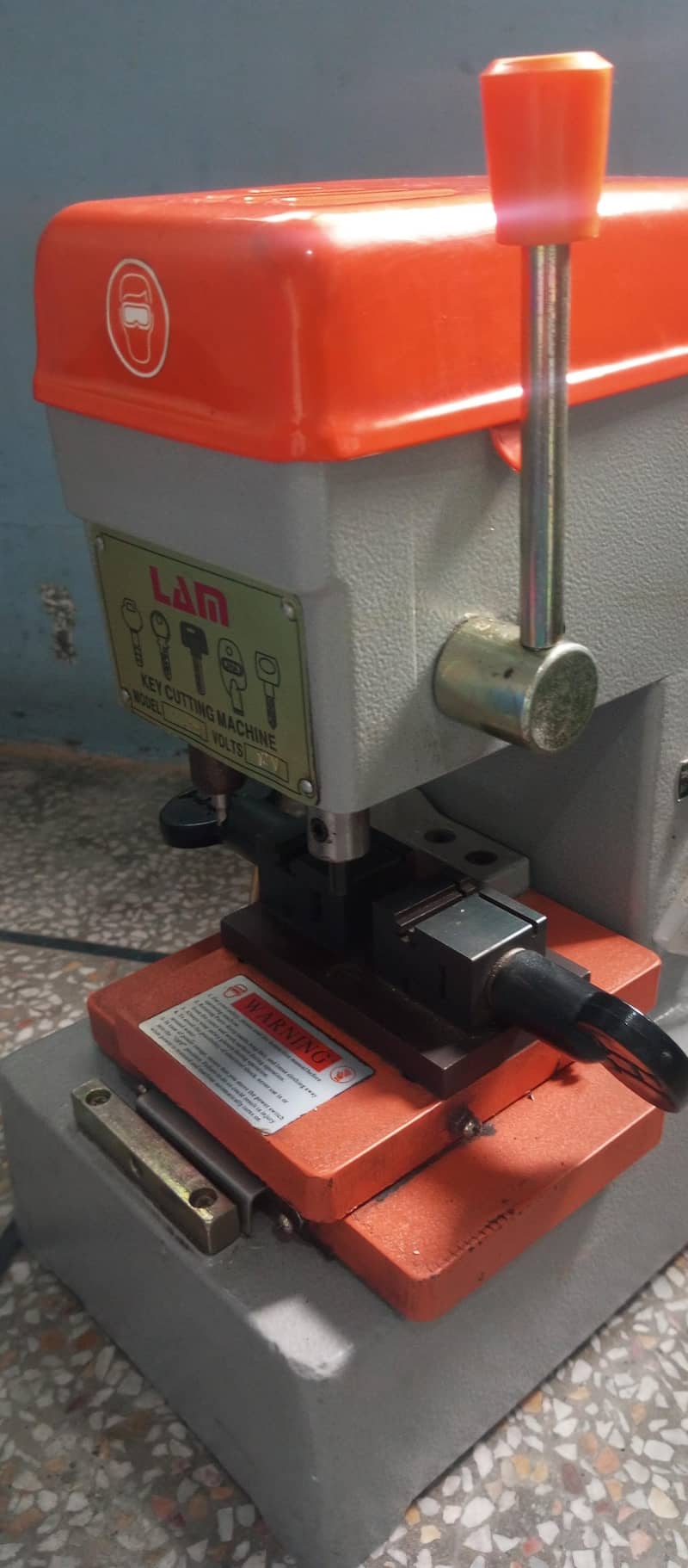 2 machine Key cutting machine 7
