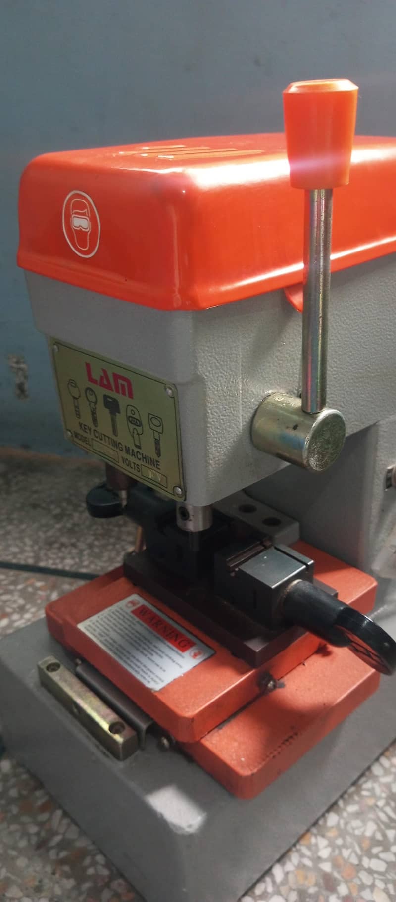 2 machine Key cutting machine 8