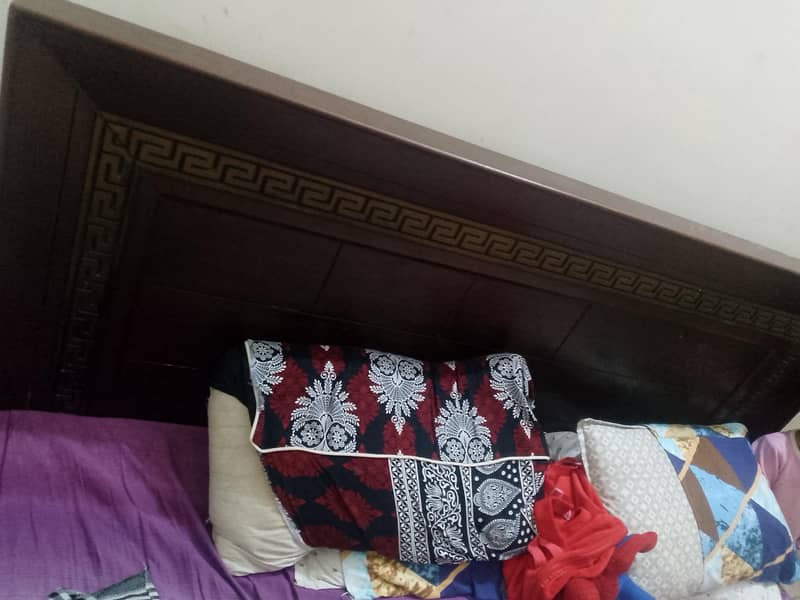 bed side table or dressing 0