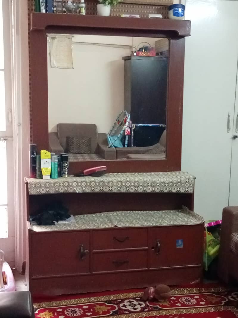 Dressing table 0