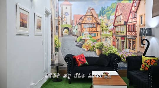 fully furnished ready to move all rooms ac fully decorated