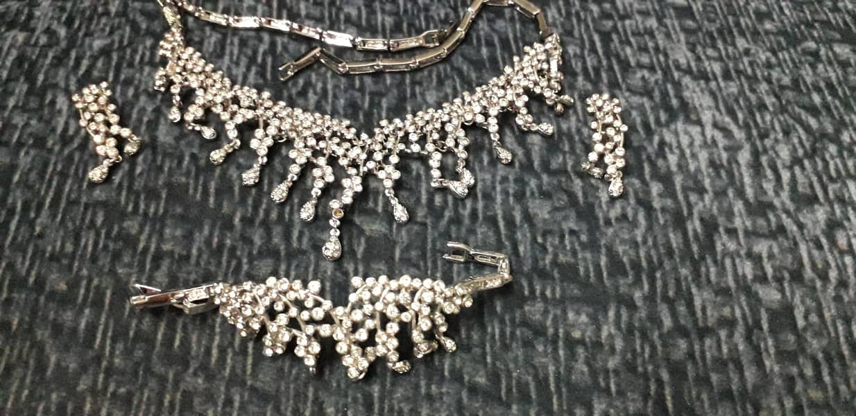 white beutiful set 0