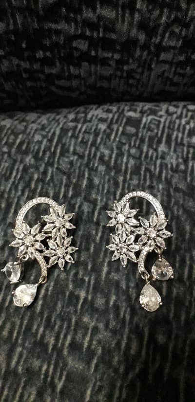 elegent white earrings