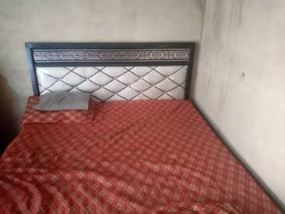 almari bed ya teenon chij se main sel kar raha hun