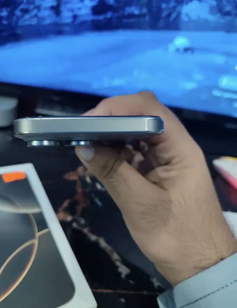 Iphone 16 pro max jv 3