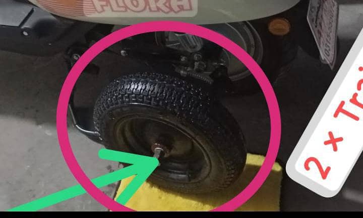 { 2x training wheel } 1