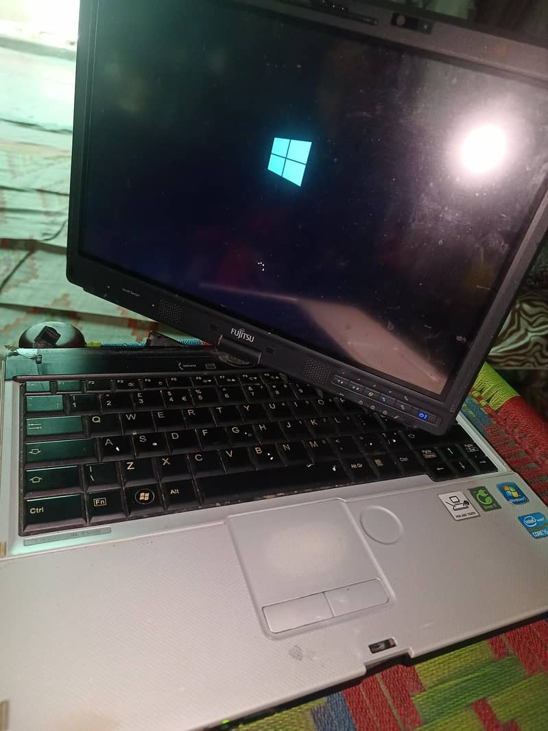 Fujitsu i5-2generation 1