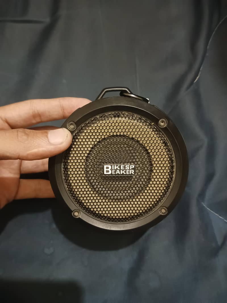 Bluetooth speaker 0