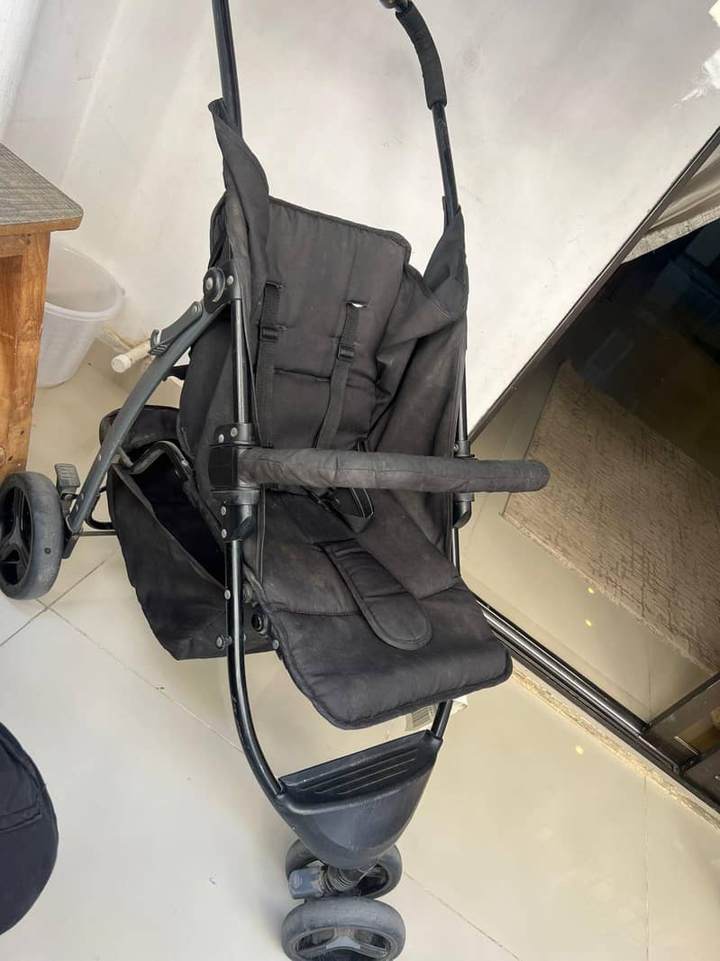 branded 3 wheel foldable stroler 0
