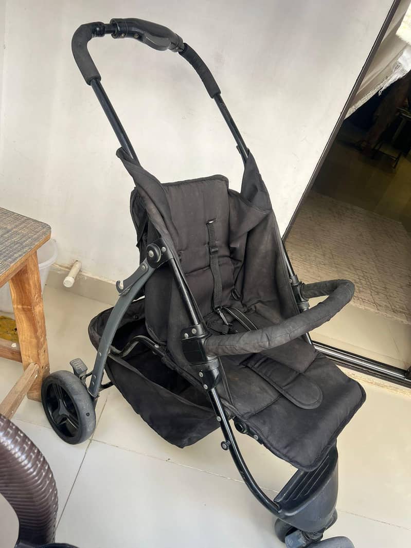 branded 3 wheel foldable stroler 1